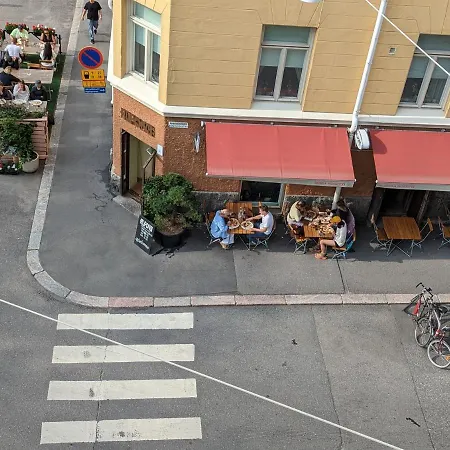 Laivurinkatu 35 *